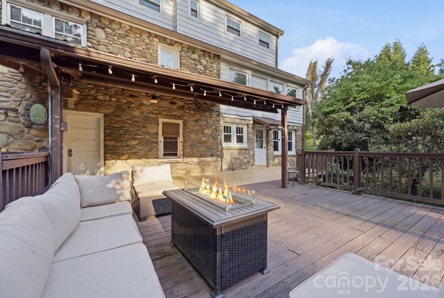 1686 Dutch Cove Road, Canton, NC 28716