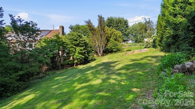 1686 Dutch Cove Road, Canton, NC 28716