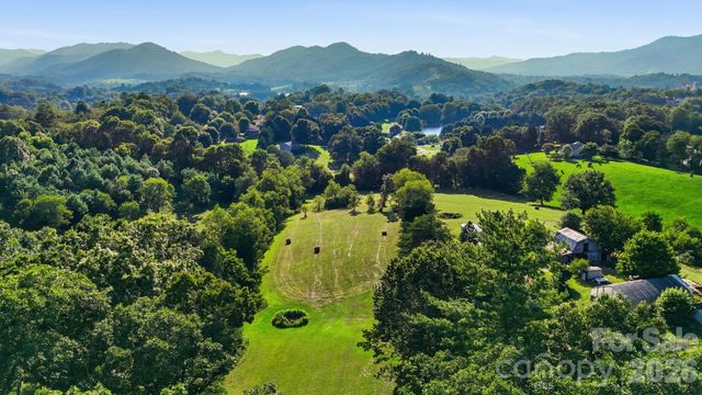 1686 Dutch Cove Road, Canton, NC 28716