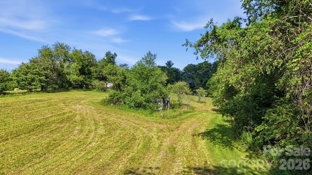 1686 Dutch Cove Road, Canton, NC 28716