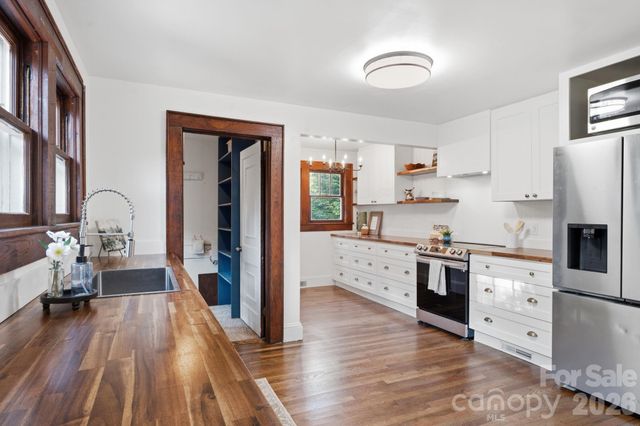 1686 Dutch Cove Road, Canton, NC 28716