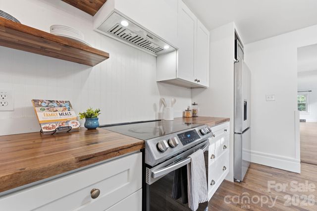 1686 Dutch Cove Road, Canton, NC 28716
