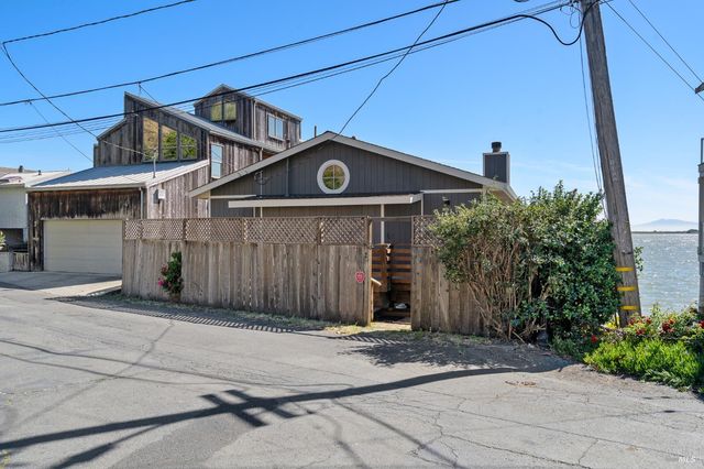 2 Sandy Beach Rd, Vallejo, CA 94590