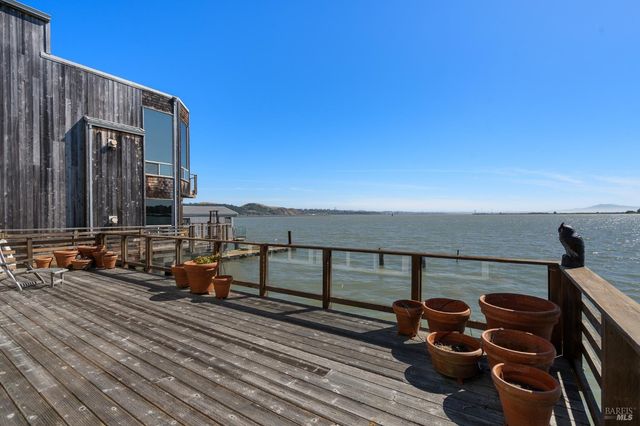 2 Sandy Beach Rd, Vallejo, CA 94590