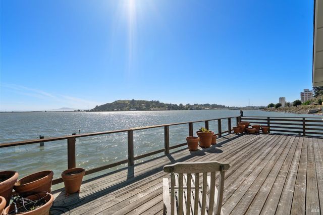 2 Sandy Beach Rd, Vallejo, CA 94590