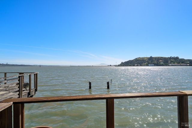 2 Sandy Beach Rd, Vallejo, CA 94590