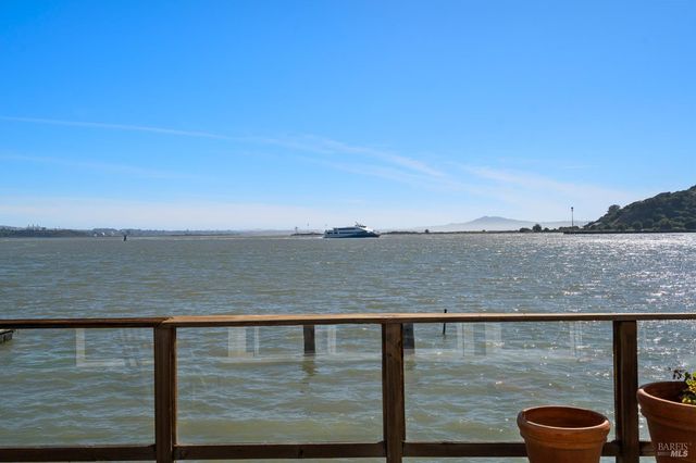 2 Sandy Beach Rd, Vallejo, CA 94590