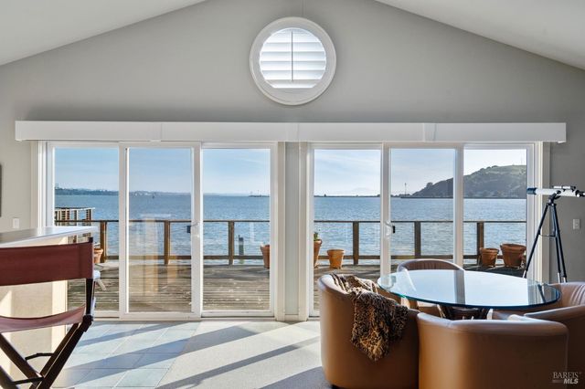 2 Sandy Beach Rd, Vallejo, CA 94590