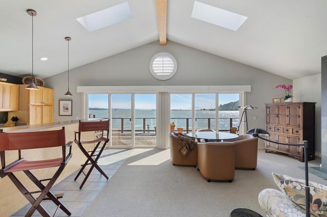 2 Sandy Beach Rd, Vallejo, CA 94590