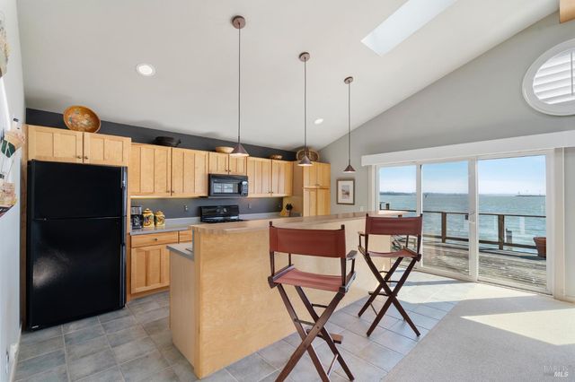 2 Sandy Beach Rd, Vallejo, CA 94590
