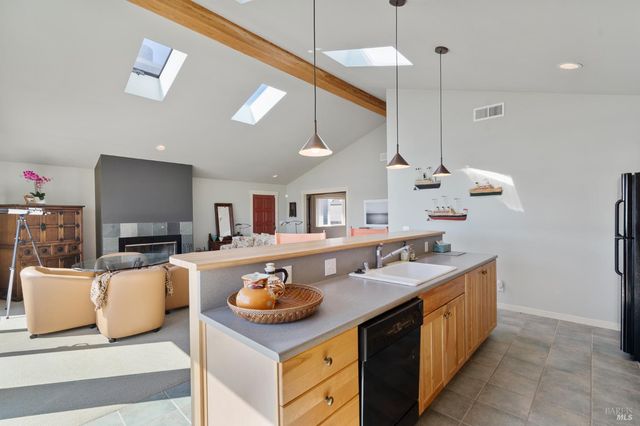2 Sandy Beach Rd, Vallejo, CA 94590