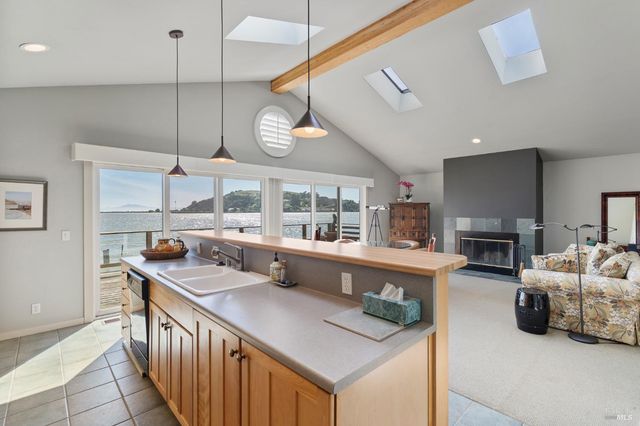 2 Sandy Beach Rd, Vallejo, CA 94590