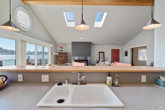 2 Sandy Beach Rd, Vallejo, CA 94590