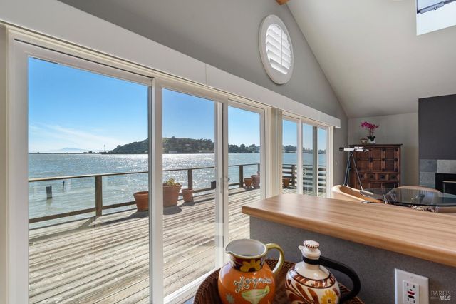 2 Sandy Beach Rd, Vallejo, CA 94590