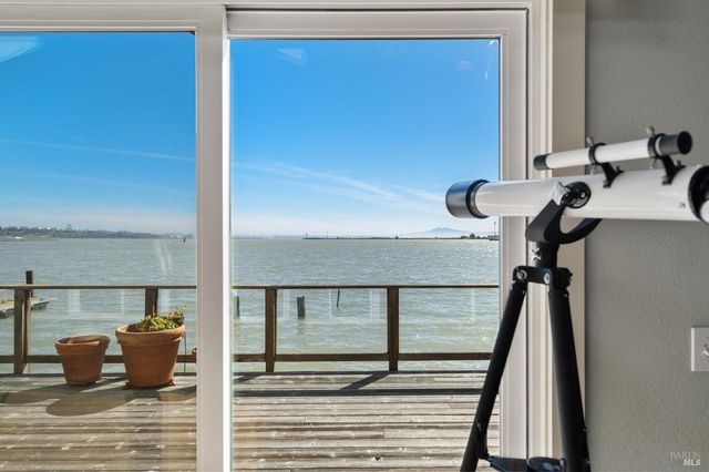 2 Sandy Beach Rd, Vallejo, CA 94590