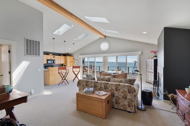 2 Sandy Beach Rd, Vallejo, CA 94590