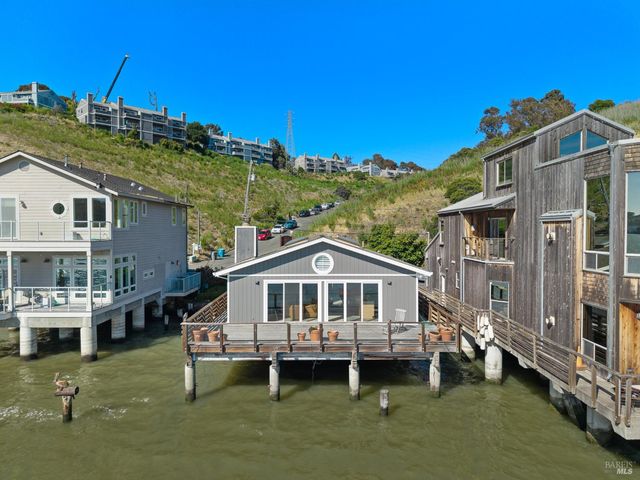 2 Sandy Beach Rd, Vallejo, CA 94590