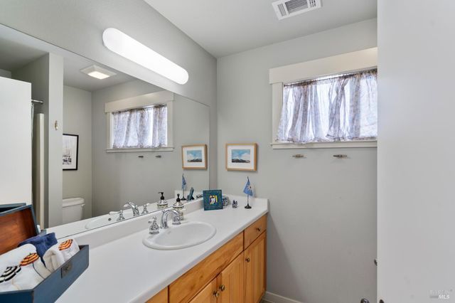 2 Sandy Beach Rd, Vallejo, CA 94590