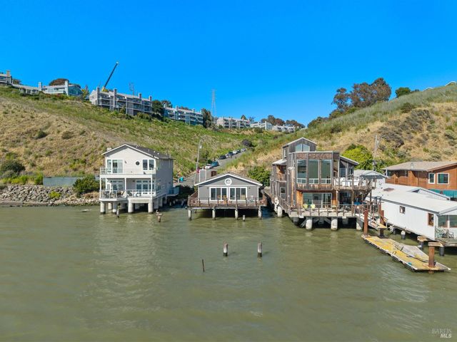 2 Sandy Beach Rd, Vallejo, CA 94590