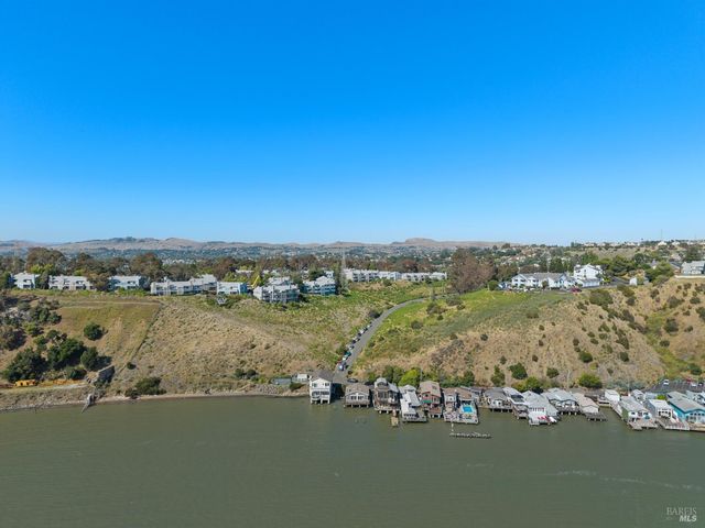2 Sandy Beach Rd, Vallejo, CA 94590