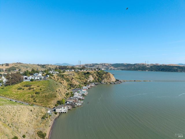 2 Sandy Beach Rd, Vallejo, CA 94590