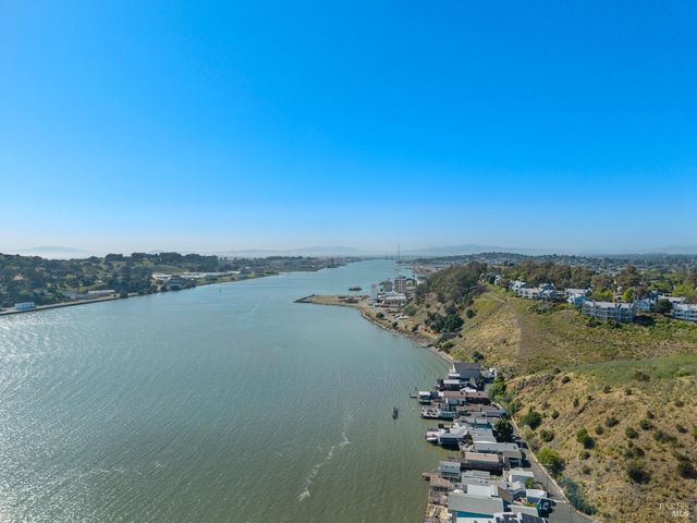 2 Sandy Beach Rd, Vallejo, CA 94590