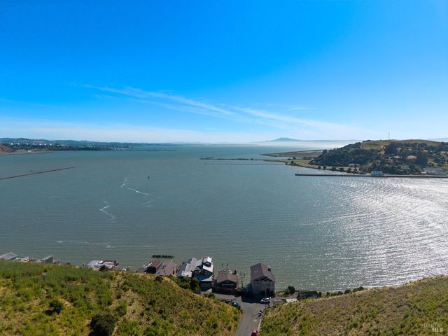 2 Sandy Beach Rd, Vallejo, CA 94590
