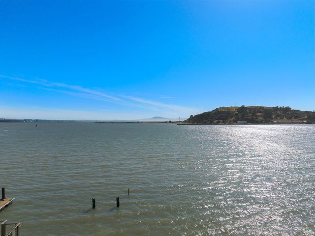 2 Sandy Beach Rd, Vallejo, CA 94590