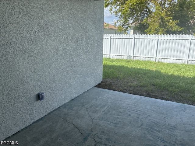 908 NE 8th PL, Cape Coral, FL 33909