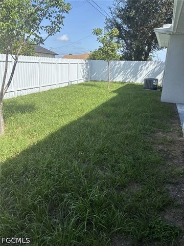 908 NE 8th PL, Cape Coral, FL 33909