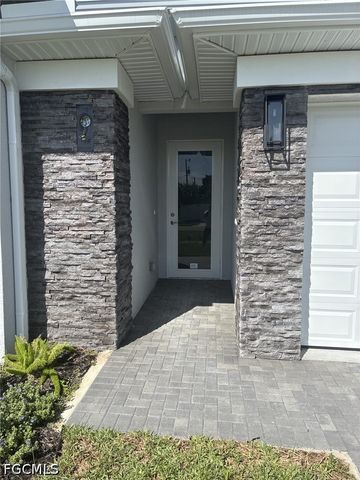 908 NE 8th PL, Cape Coral, FL 33909