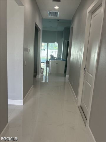 908 NE 8th PL, Cape Coral, FL 33909