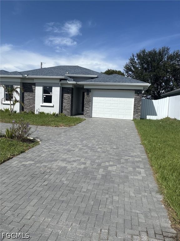 908 NE 8th PL, Cape Coral, FL 33909