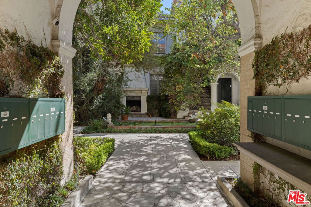 450 N Sycamore Avenue 4, Los Angeles, CA 90036 — photo 4