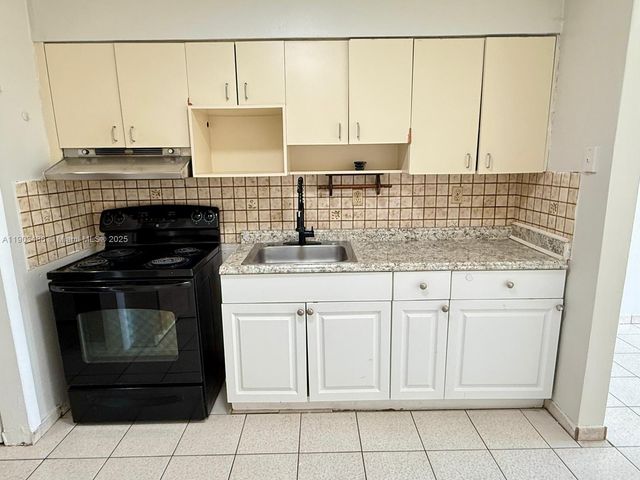 3980 SW 51 st 1, Dania Beach, FL 33312