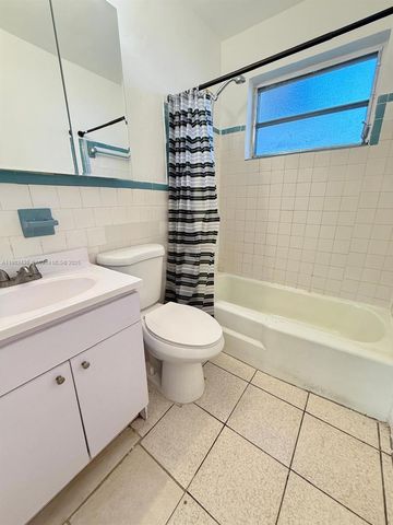 3980 SW 51 st 1, Dania Beach, FL 33312