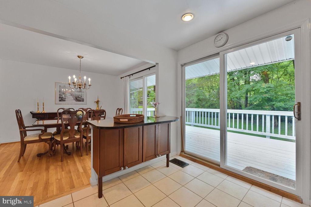 Image 11 of property listing at 5 PERSIMMON CT, Bethesda, MD 20817