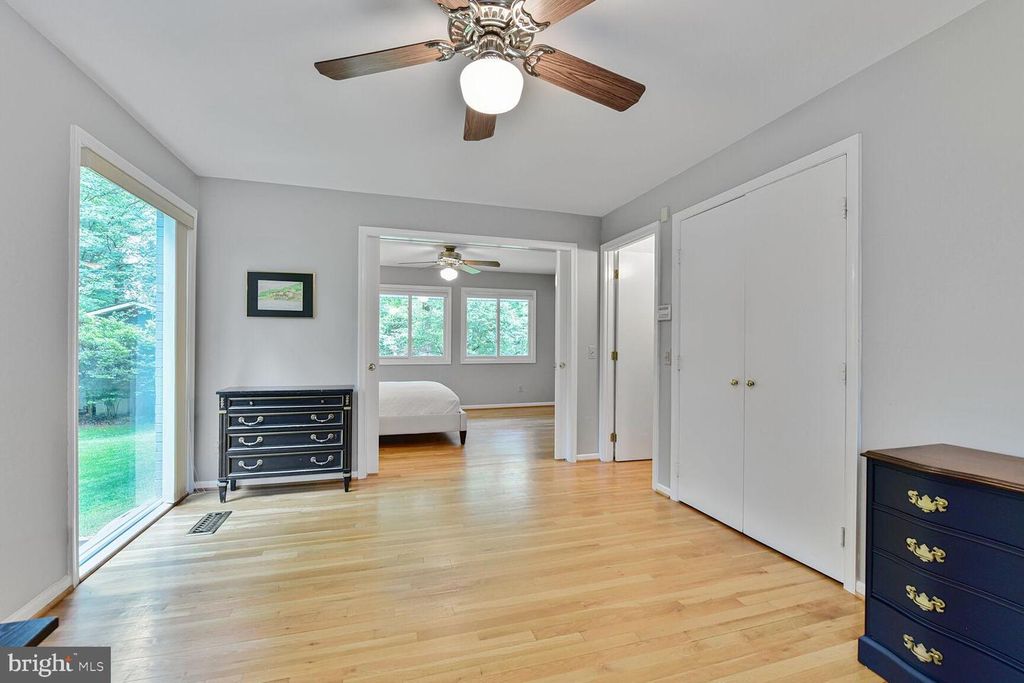Image 21 of property listing at 5 PERSIMMON CT, Bethesda, MD 20817