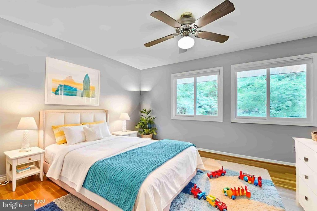 Image 22 of property listing at 5 PERSIMMON CT, Bethesda, MD 20817
