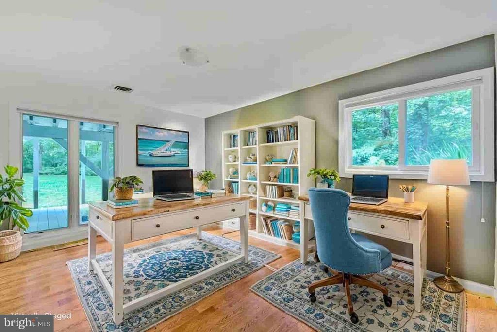 Image 30 of property listing at 5 PERSIMMON CT, Bethesda, MD 20817