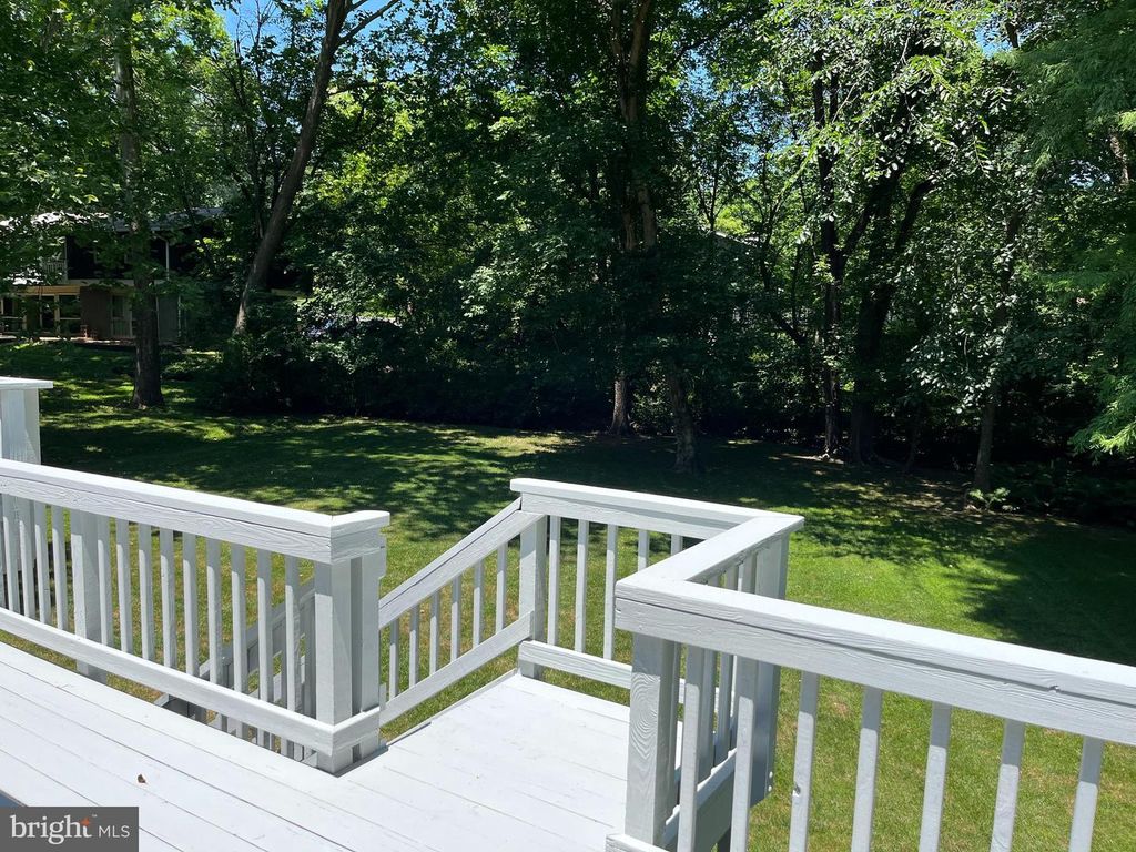 Image 33 of property listing at 5 PERSIMMON CT, Bethesda, MD 20817