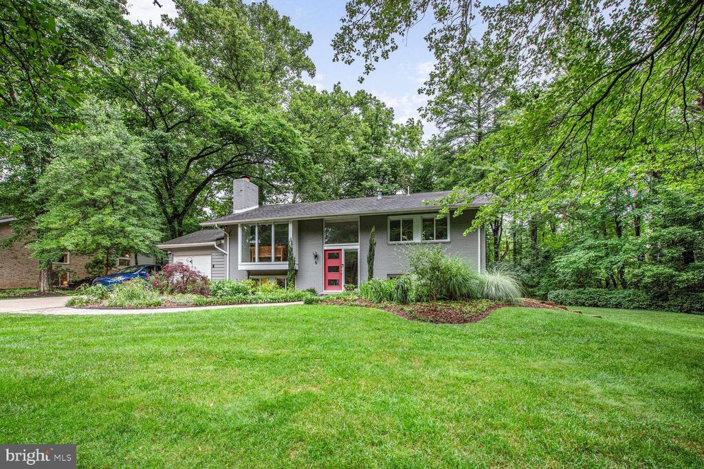 Image 39 of property listing at 5 PERSIMMON CT, Bethesda, MD 20817