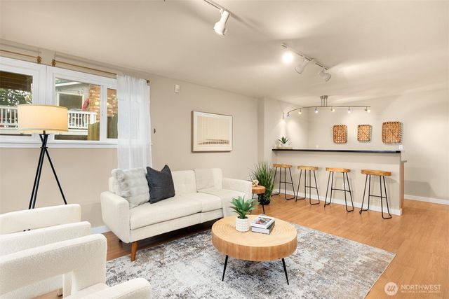 10920 80th Place NE, Kirkland, WA 98034