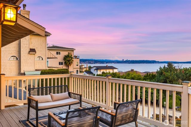 10920 80th Place NE, Kirkland, WA 98034