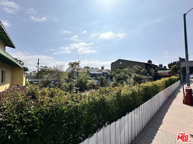 2712 Pacific Avenue, Venice, CA 90291