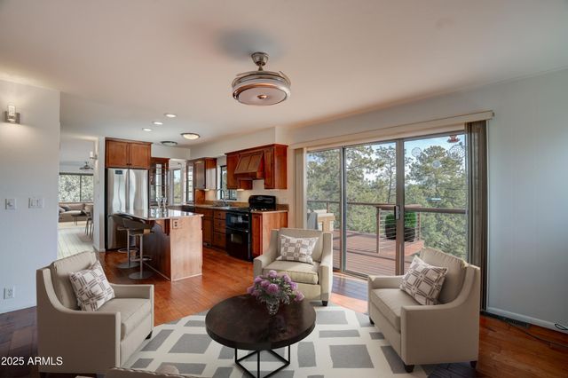 725 PEBBLE HILL Lane, Prescott, AZ 86303