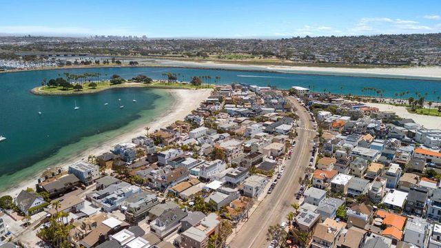 805 Brighton Court, San Diego, CA 92109