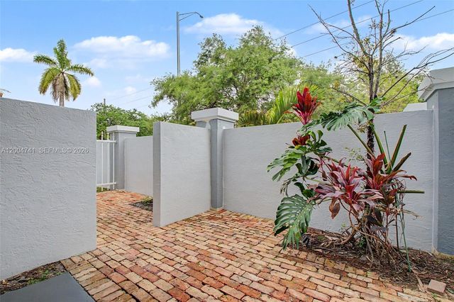 7000 SW 80th St 104, Miami, FL 33143