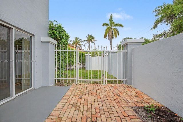 7000 SW 80th St 104, Miami, FL 33143