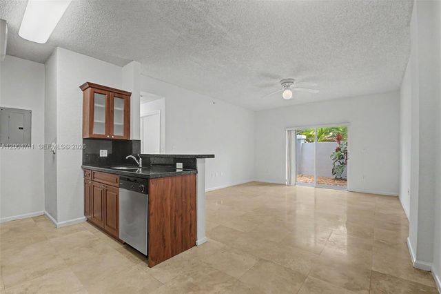 7000 SW 80th St 104, Miami, FL 33143